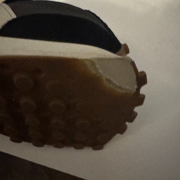 Women's New Balance 327 Moonbeam Size 8 Worn Sneakers with some wear and tear - Picture 10 of 16